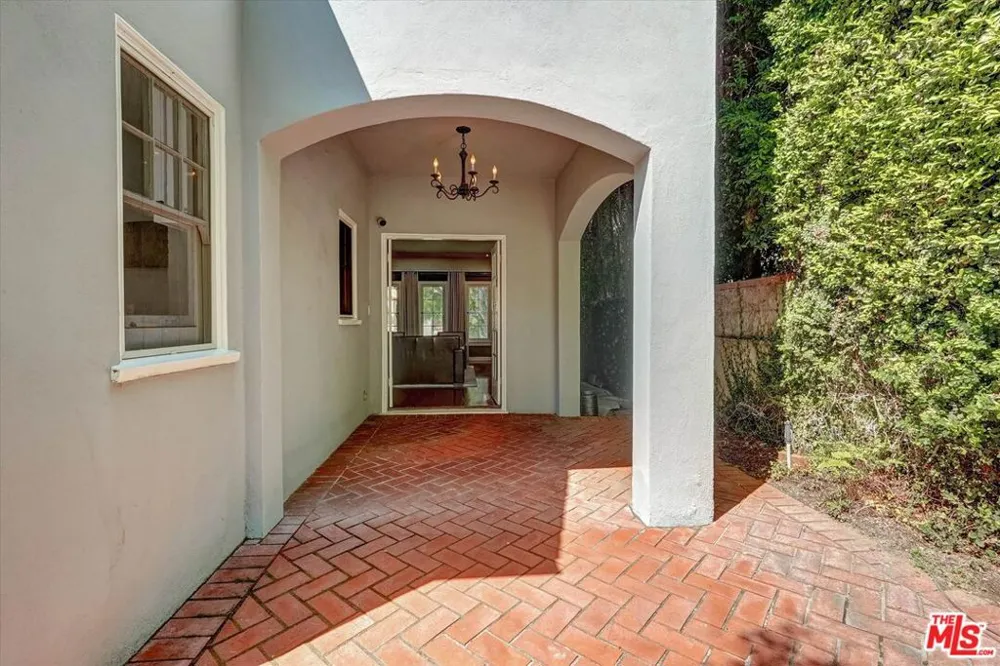 1744 Gardner Street Los Angeles, CA 90046