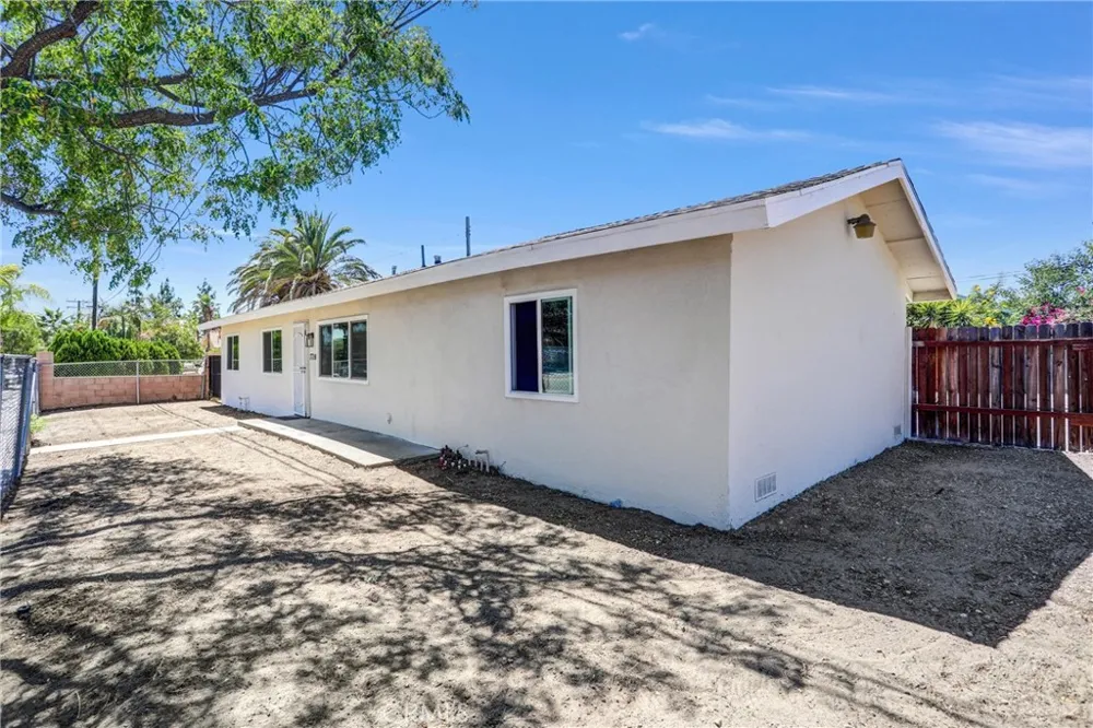 7716 Juniper Avenue Fontana, CA 92336