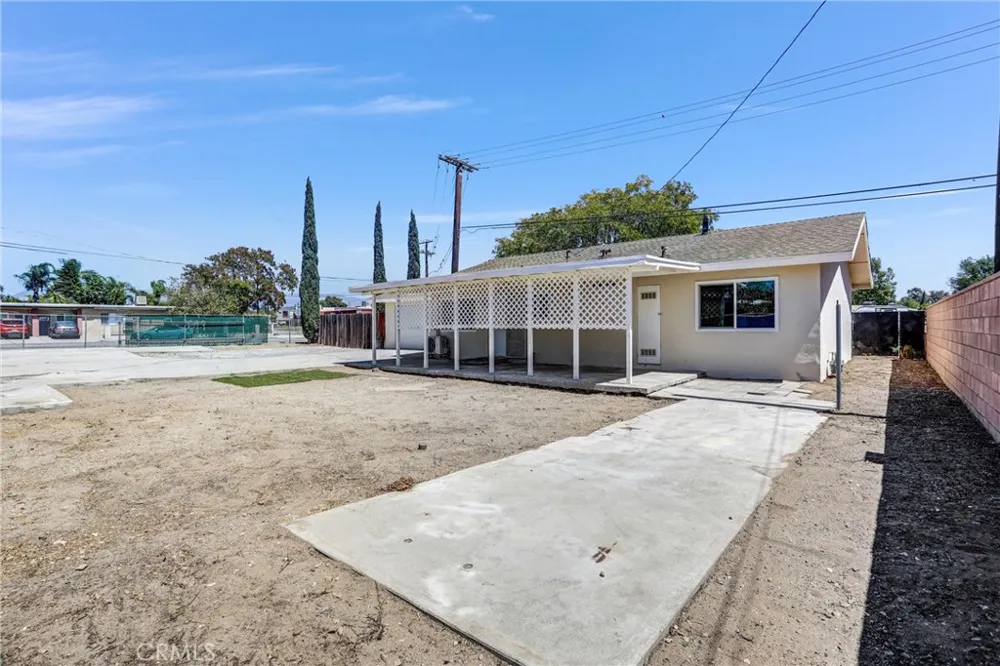 7716 Juniper Avenue Fontana, CA 92336