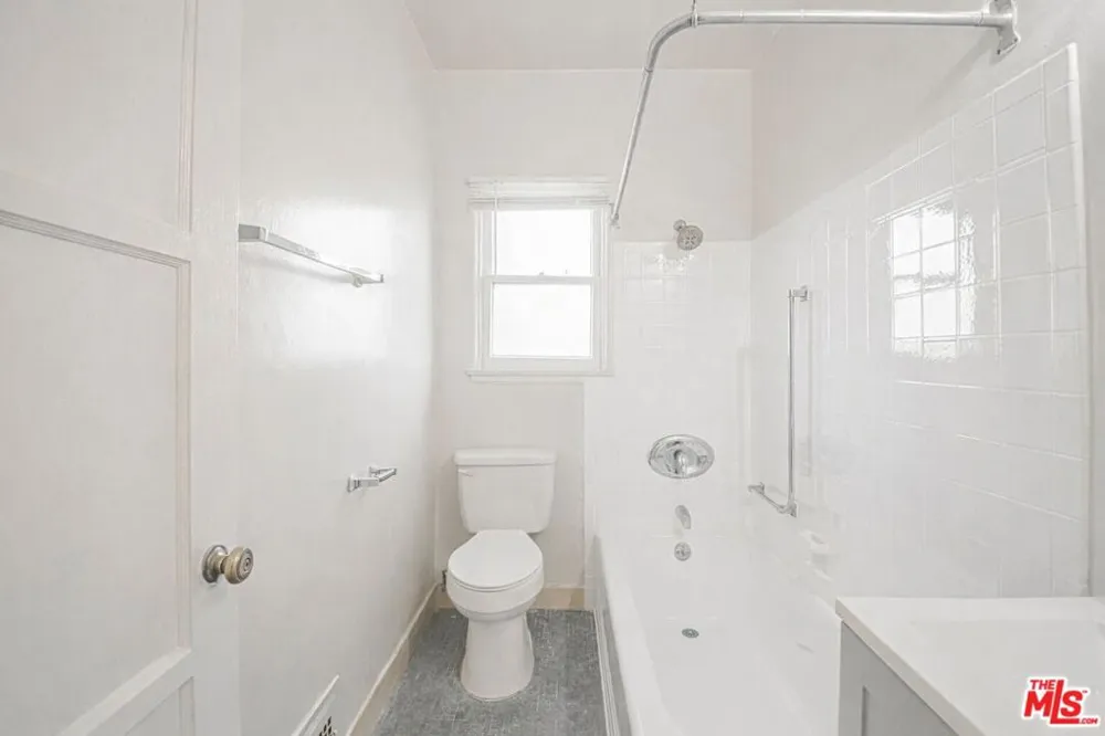 537 S Kenmore Avenue #400 Los Angeles, CA 90020