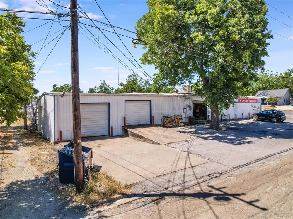 1022 Main Street Taylor, TX 76574