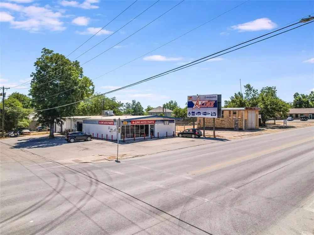 1022 Main Street Taylor, TX 76574