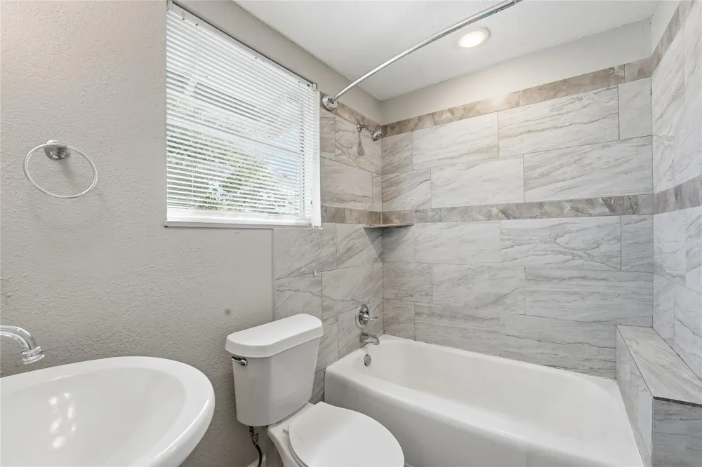 6526 Lindenn Street Houston, TX 77087