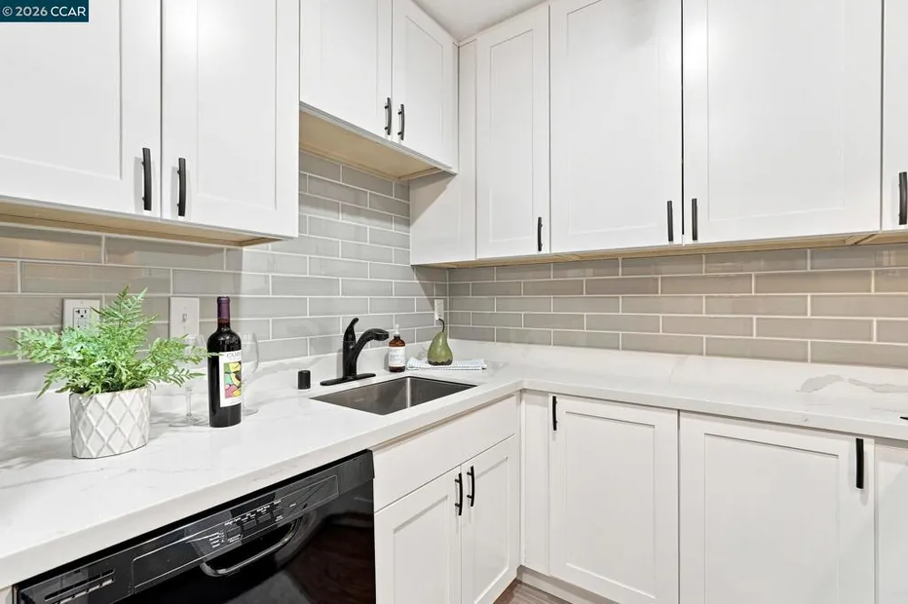 3193 Wayside Plz #25 Walnut Creek, CA 94597