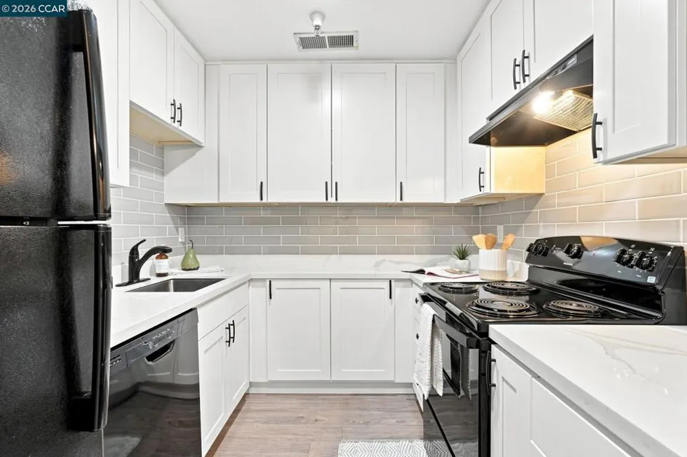 3193 Wayside Plz #25 Walnut Creek, CA 94597