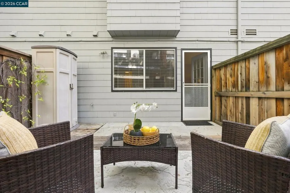 3193 Wayside Plz #25 Walnut Creek, CA 94597