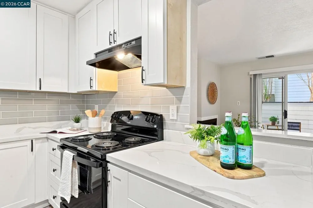 3193 Wayside Plz #25 Walnut Creek, CA 94597