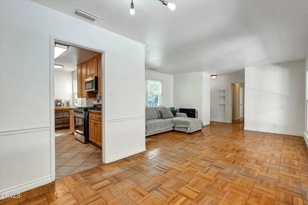 17437 Arminta Street Northridge, CA 91325