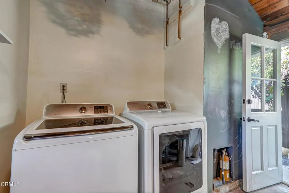 17437 Arminta Street Northridge, CA 91325