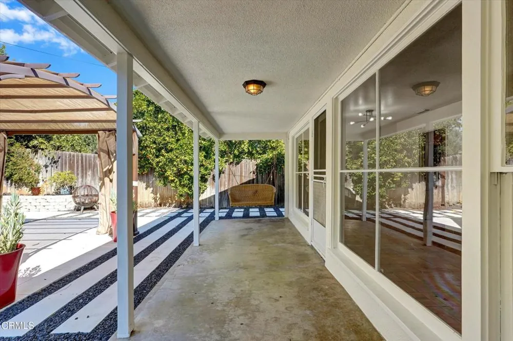 17437 Arminta Street Northridge, CA 91325