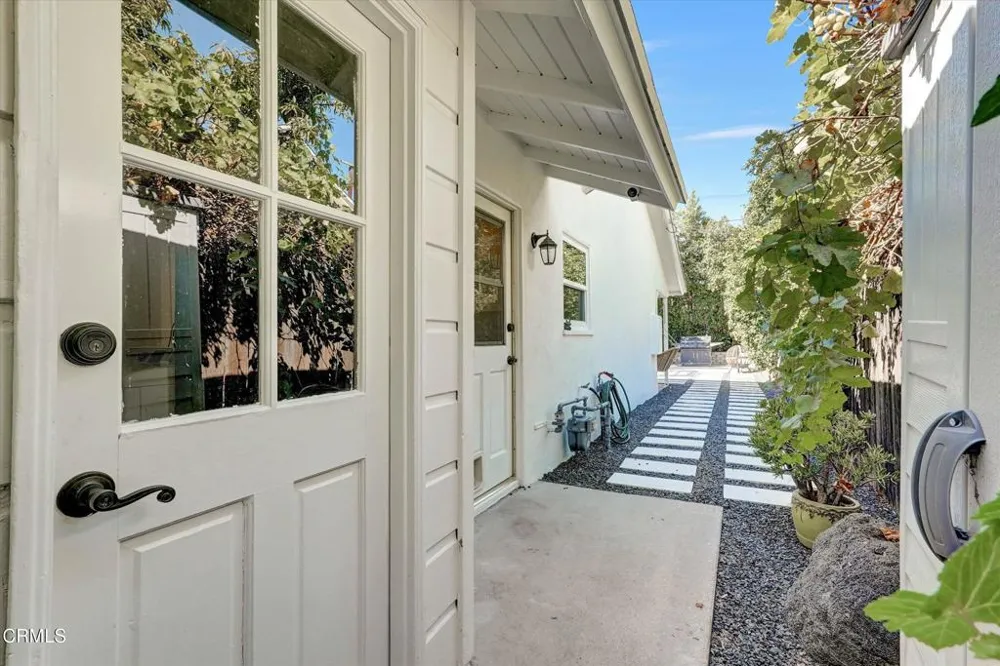 17437 Arminta Street Northridge, CA 91325