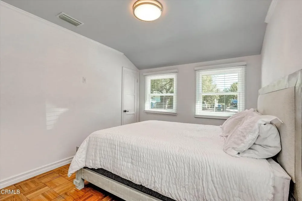 17437 Arminta Street Northridge, CA 91325