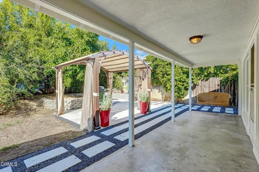 17437 Arminta Street Northridge, CA 91325