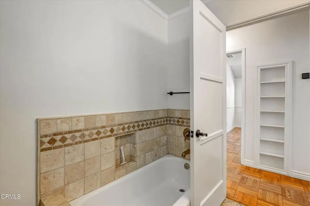 17437 Arminta Street Northridge, CA 91325