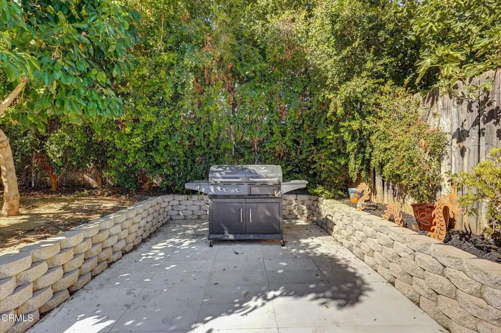 17437 Arminta Street Northridge, CA 91325