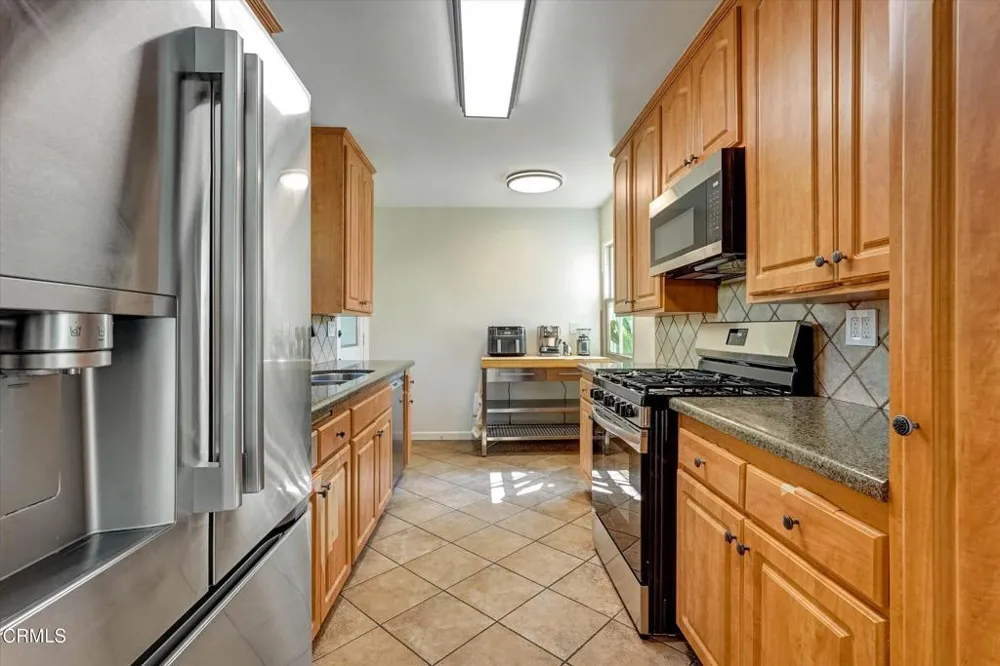 17437 Arminta Street Northridge, CA 91325