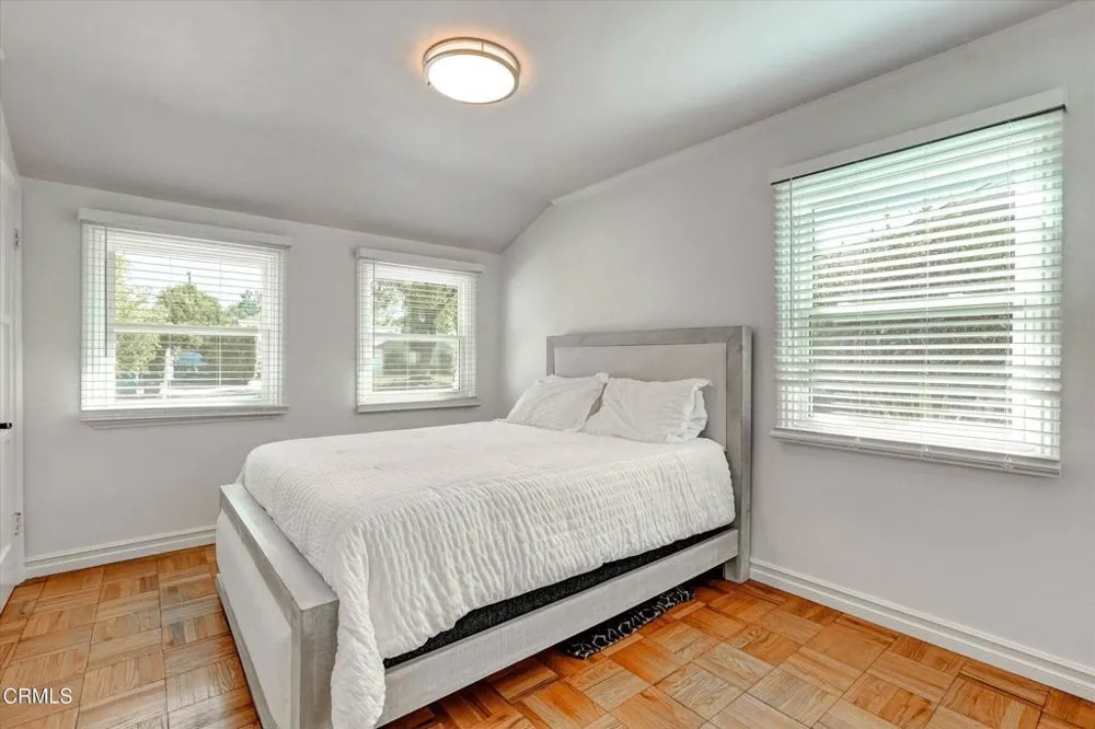 17437 Arminta Street Northridge, CA 91325