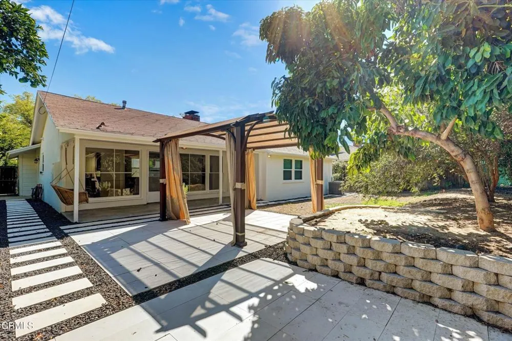 17437 Arminta Street Northridge, CA 91325