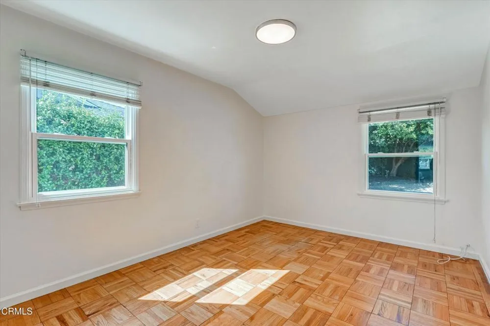 17437 Arminta Street Northridge, CA 91325