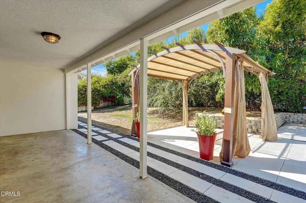 17437 Arminta Street Northridge, CA 91325