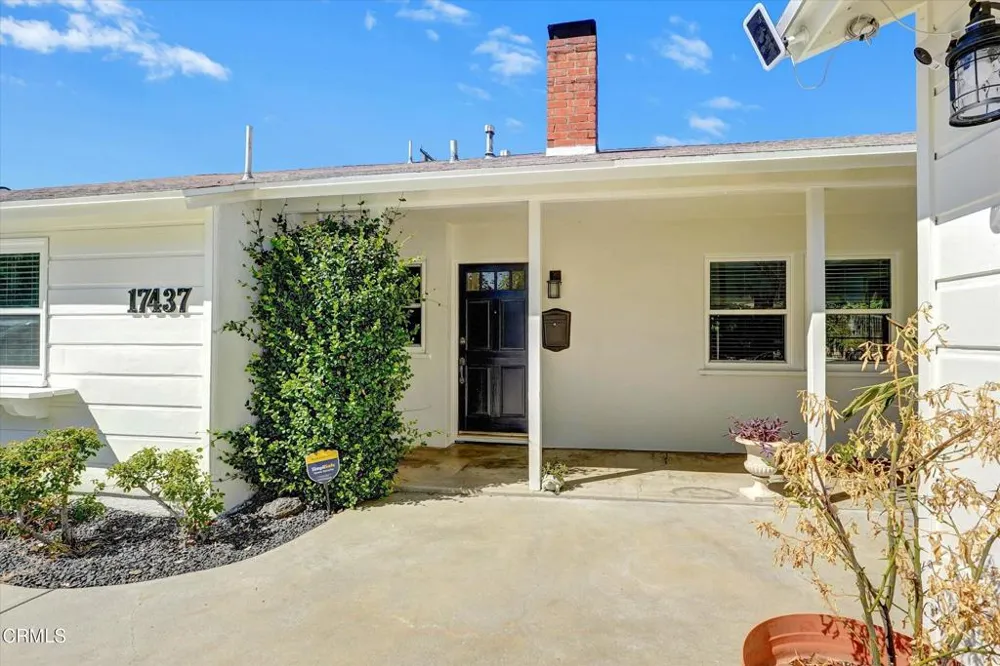17437 Arminta Street Northridge, CA 91325