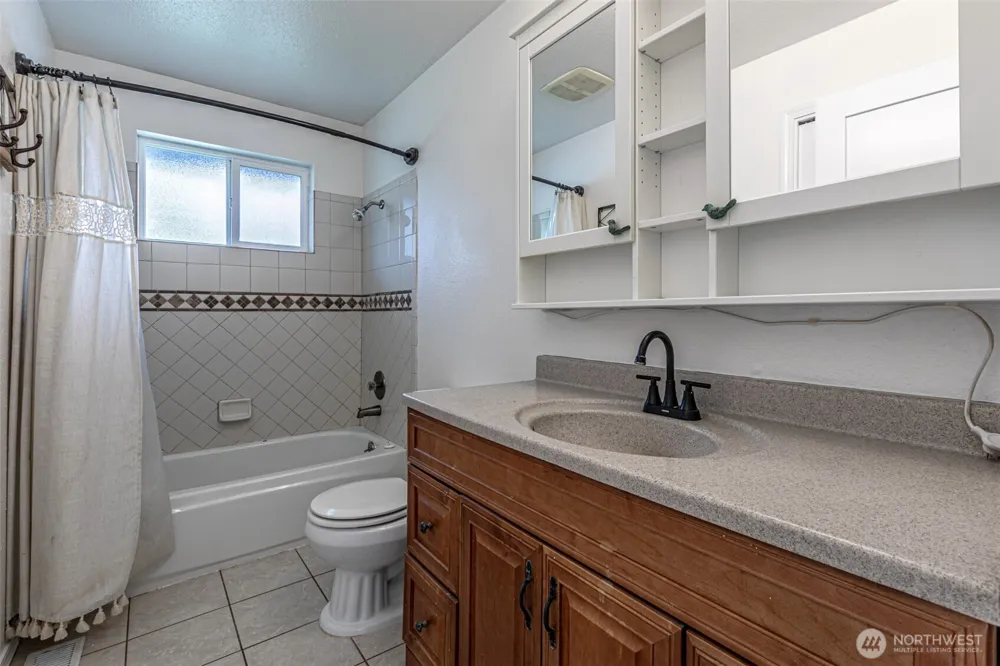 2704 180th Avenue E Lake Tapps, WA 98391