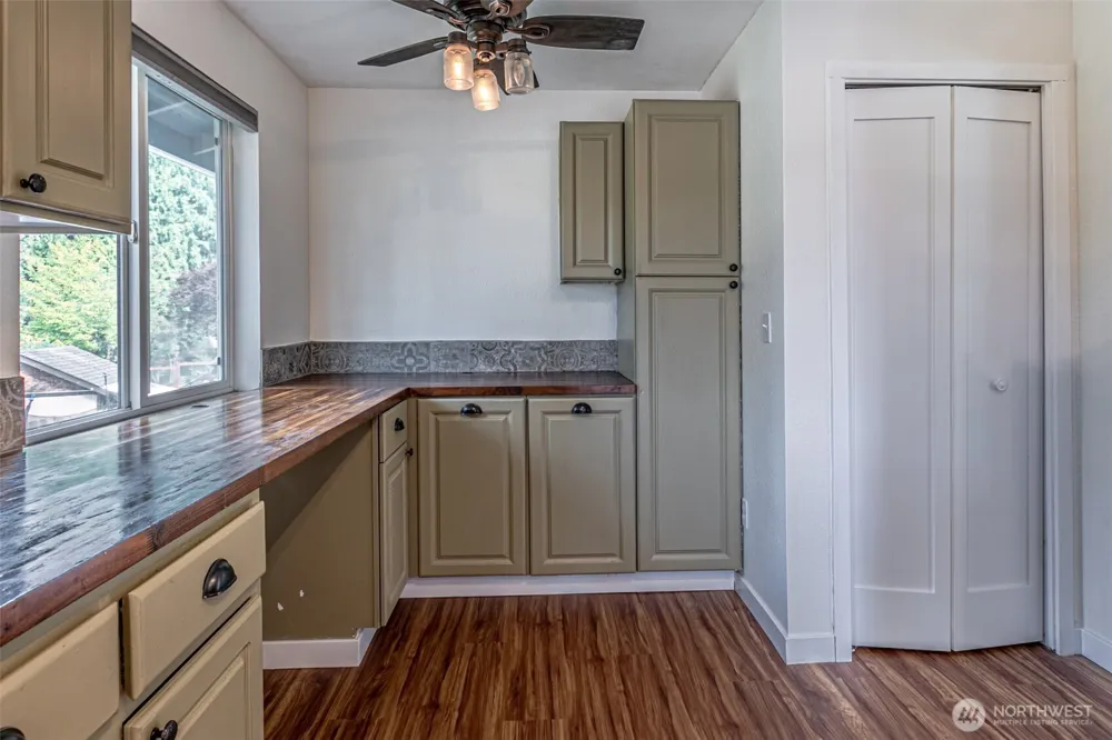 2704 180th Avenue E Lake Tapps, WA 98391