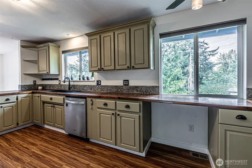 2704 180th Avenue E Lake Tapps, WA 98391