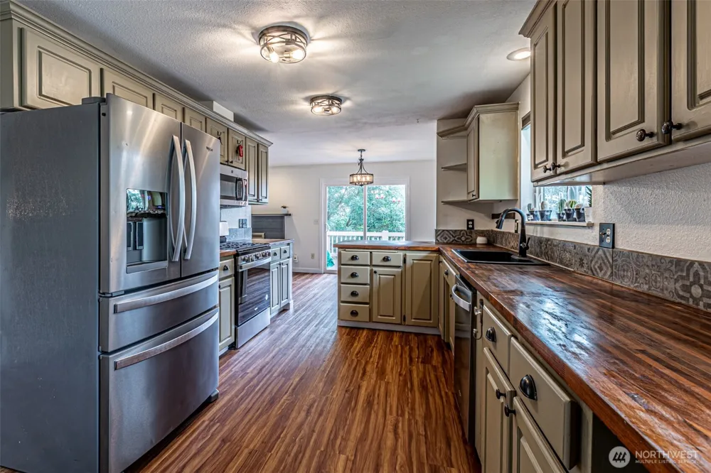 2704 180th Avenue E Lake Tapps, WA 98391