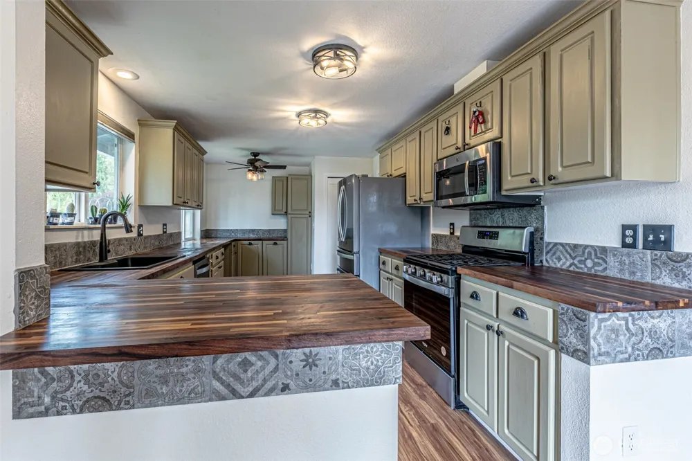 2704 180th Avenue E Lake Tapps, WA 98391