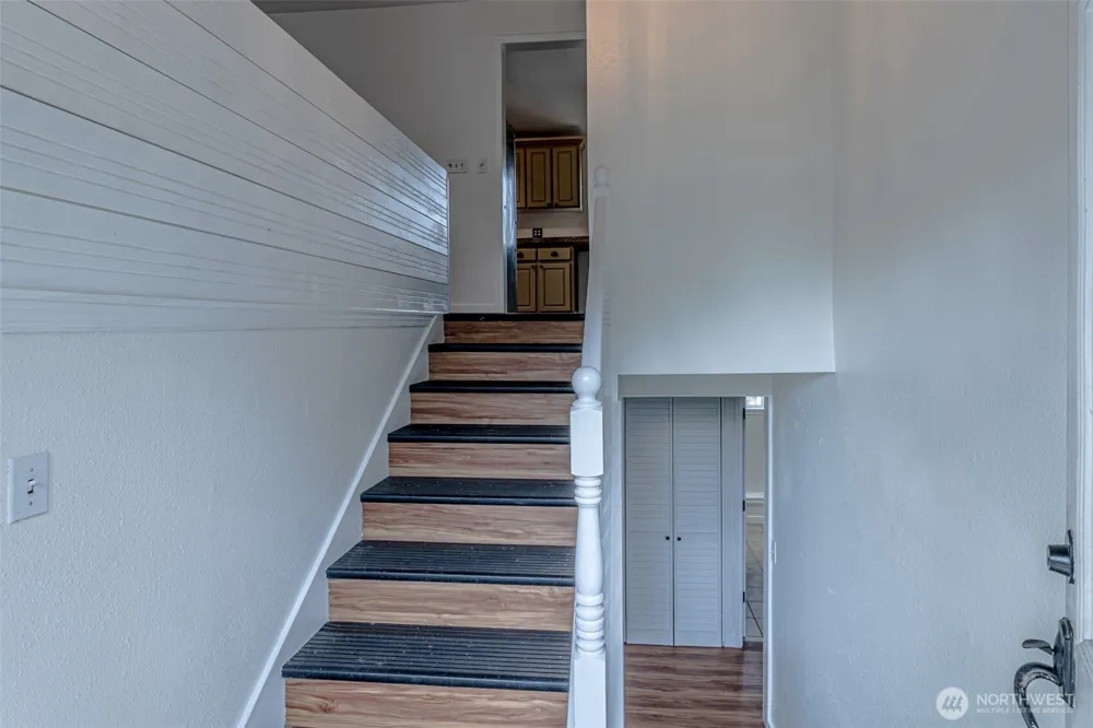 2704 180th Avenue E Lake Tapps, WA 98391