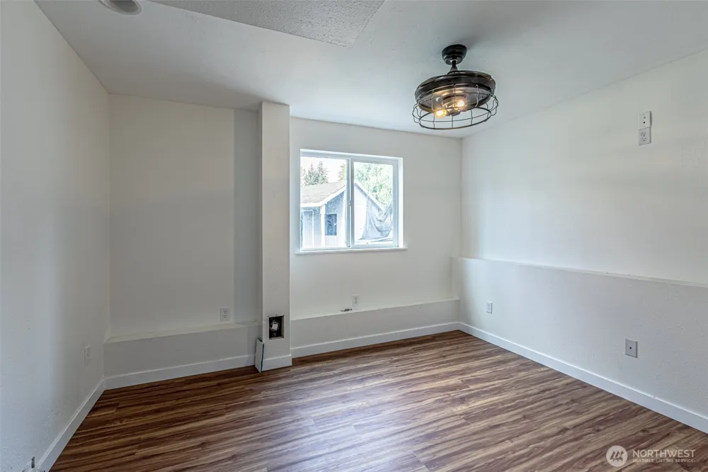 2704 180th Avenue E Lake Tapps, WA 98391