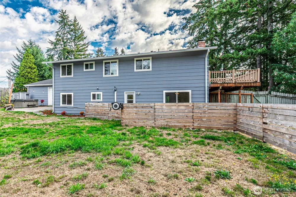 2704 180th Avenue E Lake Tapps, WA 98391