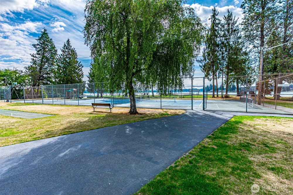 2704 180th Avenue E Lake Tapps, WA 98391