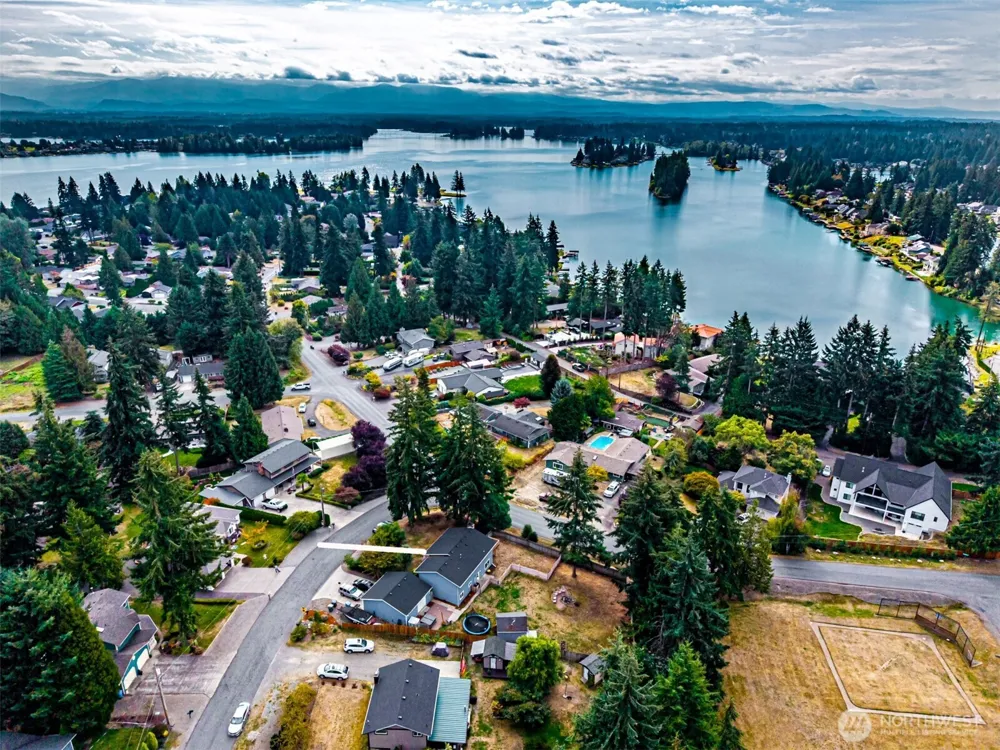 2704 180th Avenue E Lake Tapps, WA 98391