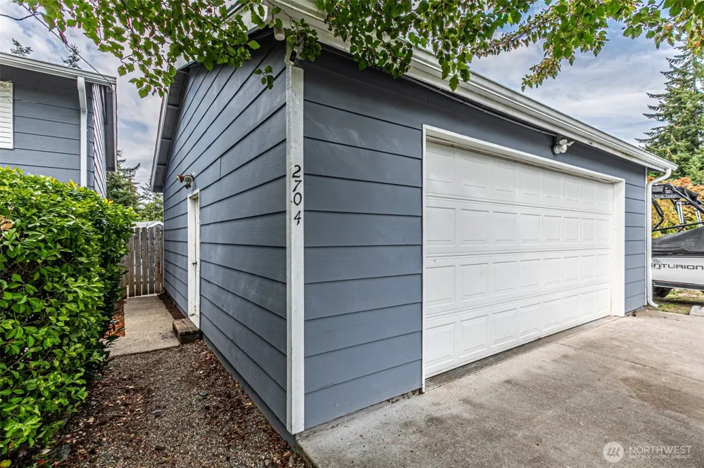 2704 180th Avenue E Lake Tapps, WA 98391