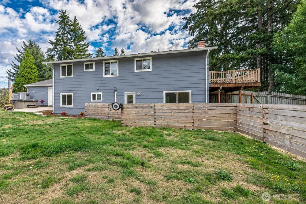 2704 180th Avenue E Lake Tapps, WA 98391