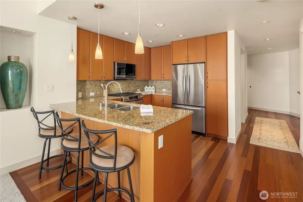 10610 NE 9th Place #1206 Bellevue, WA 98004