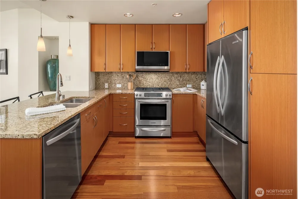 10610 NE 9th Place #1206 Bellevue, WA 98004