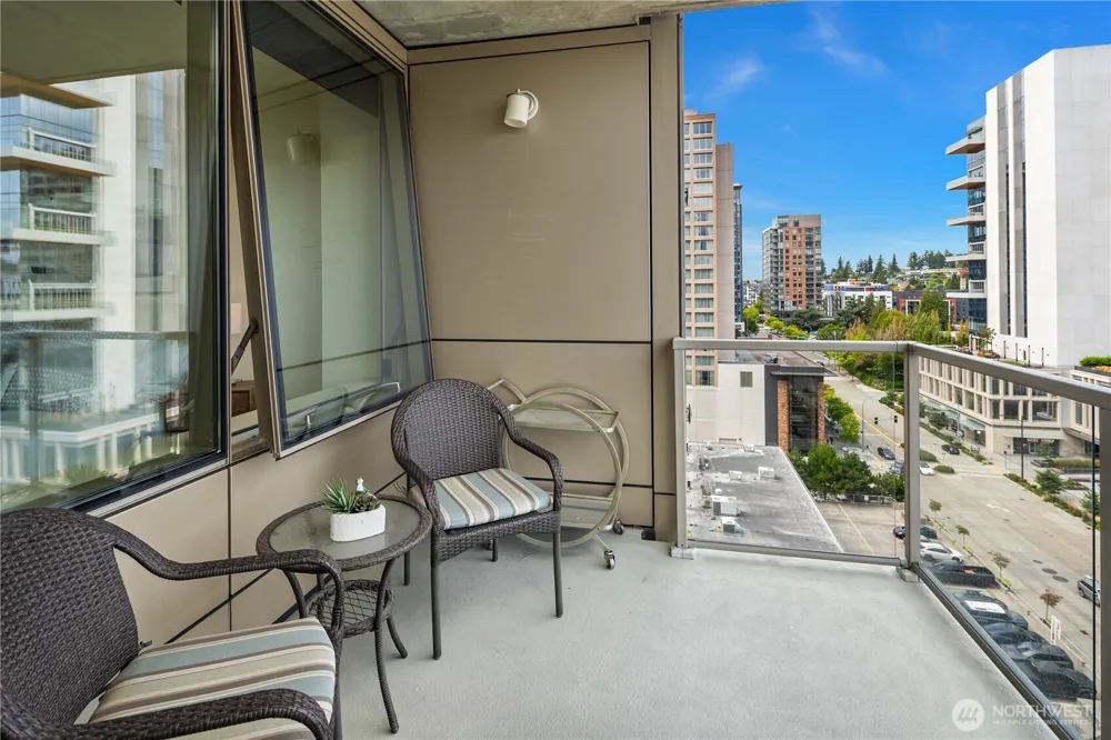10610 NE 9th Place #1206 Bellevue, WA 98004