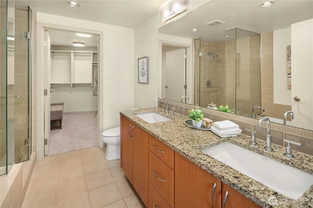10610 NE 9th Place #1206 Bellevue, WA 98004