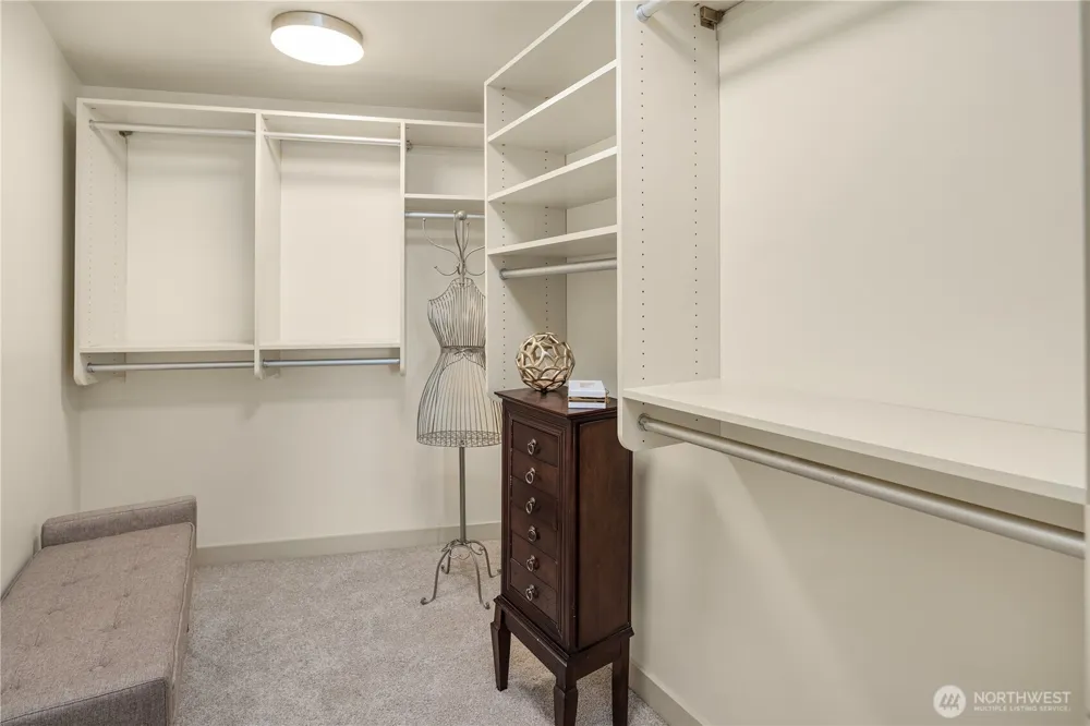 10610 NE 9th Place #1206 Bellevue, WA 98004