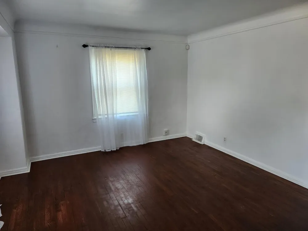 19212 Kingsville Street Detroit City, MI 48225