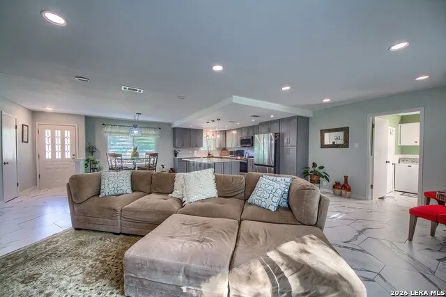 17203 Happy Hollow San Antonio, TX 78232