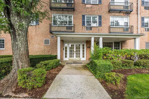 1 Consulate Drive #2H