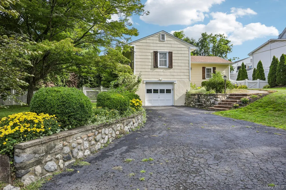 1 Brentwood Drive Pleasantville, NY 10570