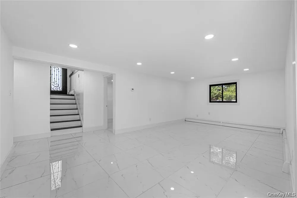 274 Central Park Road Plainview, NY 11803