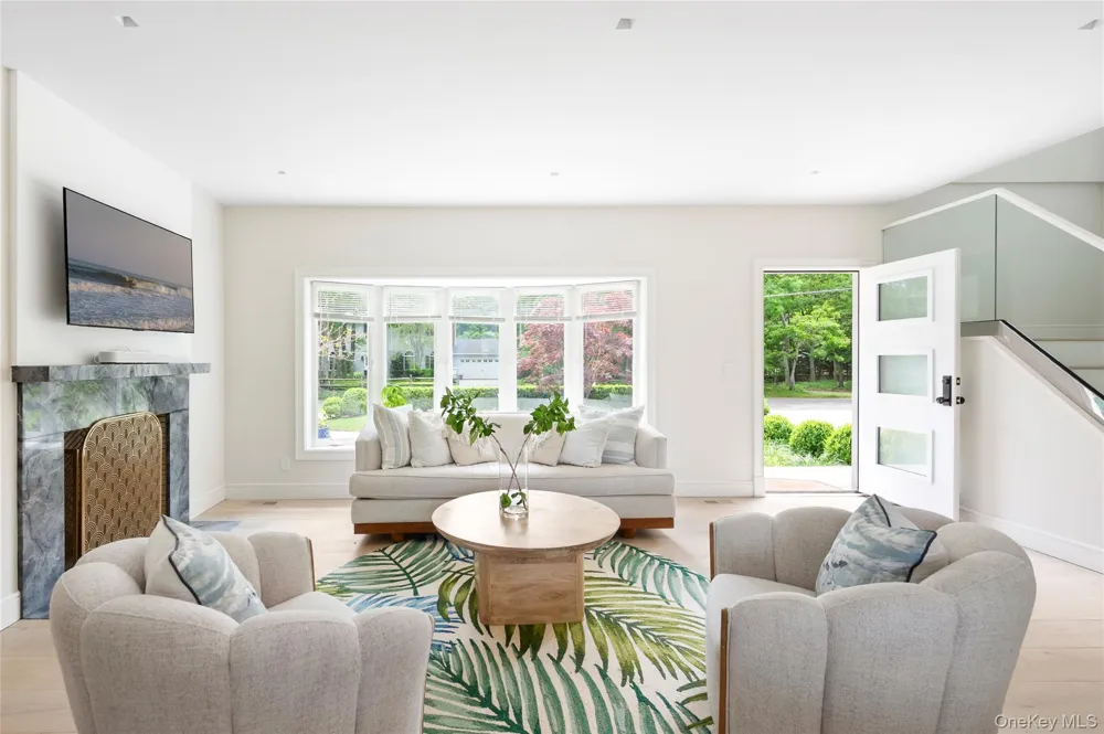 48 Beechwood Drive Southampton, NY 11968