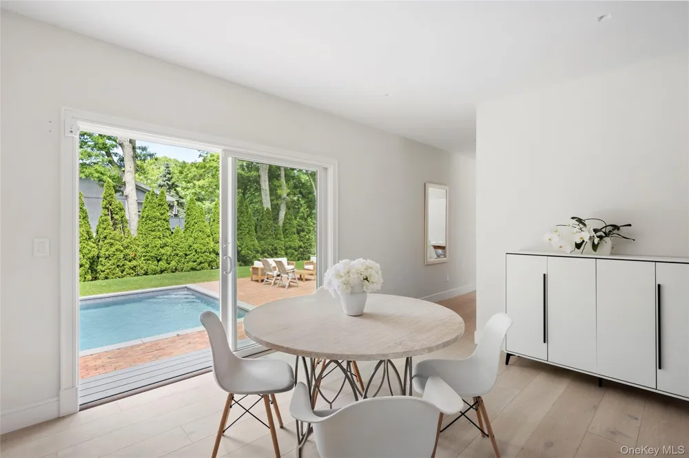 48 Beechwood Drive Southampton, NY 11968