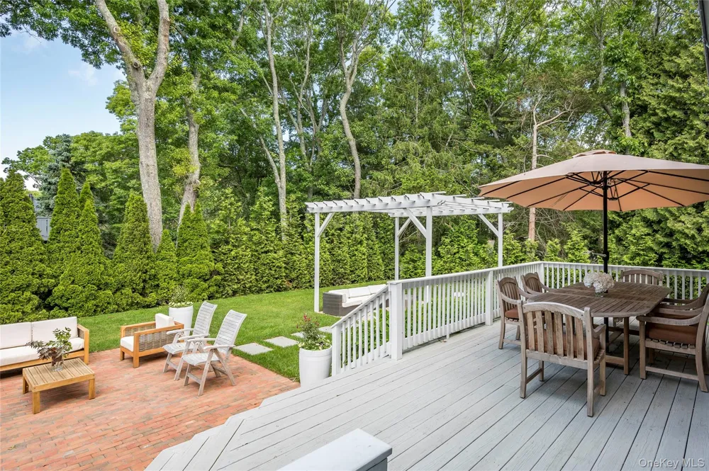 48 Beechwood Drive Southampton, NY 11968